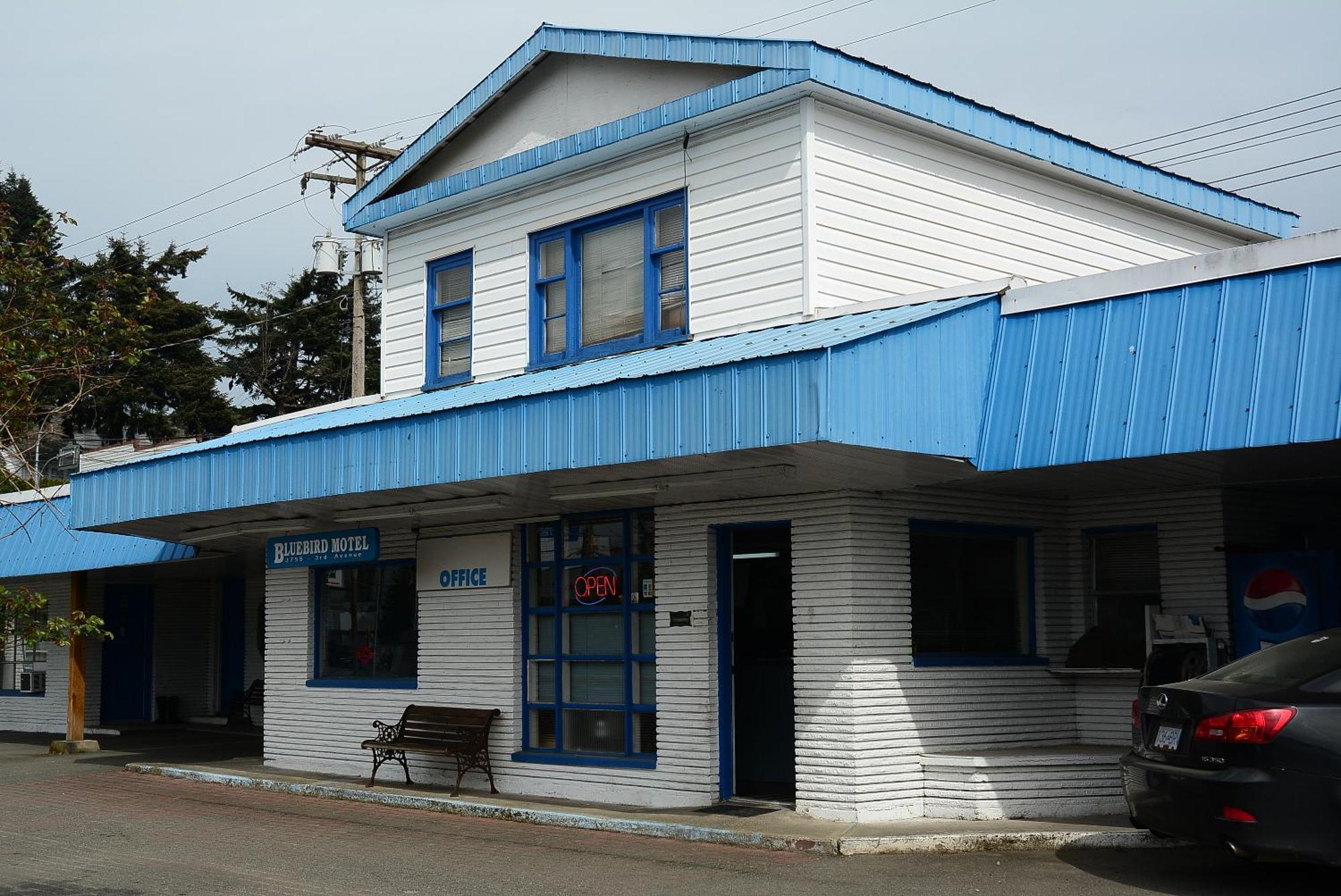 Bluebird Motel Port Alberni Exterior photo